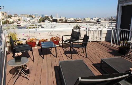 Stylish NOPA Penthouse, Remote Work Friendly - Foto 35