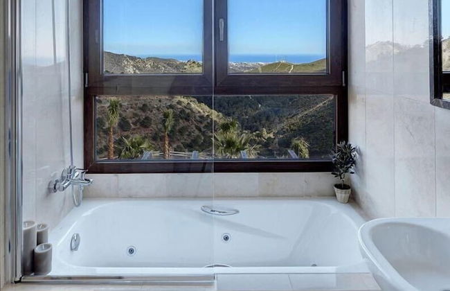 Modern Two Bedroom Villa With Indoor Pool & Spa - Foto 13