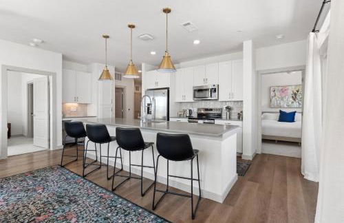 Bright Spacious 2BR 2BA Open Layout - Foto 33