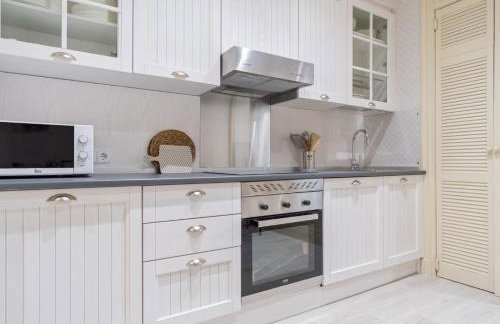 Elegant 3-Bedroom Apartment in Exclusive Barrio Salamanca Stylish & Spacious - Photo 6