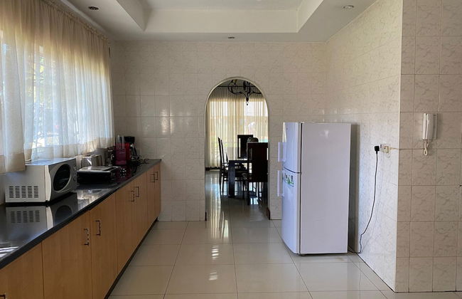 Luxurious 4 bed With Pool in Helensvale - 2255 - Foto 22