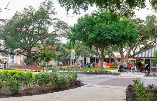 The Treehouse Spacious & Fun 2BR Retreat in the Heart of the Domain - Foto 28