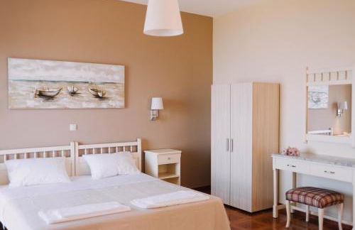 Lorraine's Cottage Style Studios, shared swimming pool and bbq only for guests at Simotata village - Photo 52