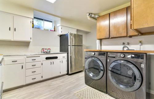 Serene Forest Grove Home with Deck and Stunning Views! - Foto 19