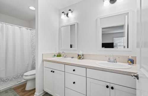 928 Z5 VILLAGE OF LAKE DENHAM by REMAX Premier - Foto 12