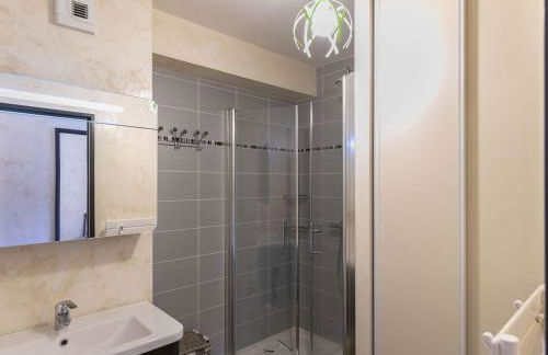 Bel appartement 4 pers, terrasse, parking privé, proche ski et thermes - FR-1-403-98 - Foto 5