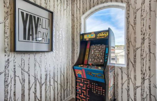 _Entire Home_Game Room_Basement_FirePit_ - Foto 2