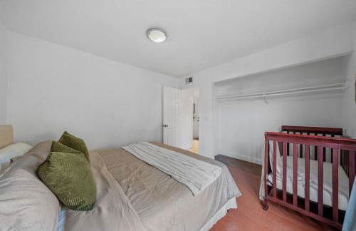 Entire Private Home with 4 Bedrooms 2 Bathrooms, Garage & Gated Yard, Near San Diego Gaslamp, Beach, Available Now - Foto 34