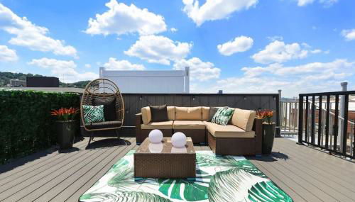 HostWise Stays - The Charlotte - Rooftop patio, Garage Parking, Prime Location, Large 3 Story Home - Foto 3