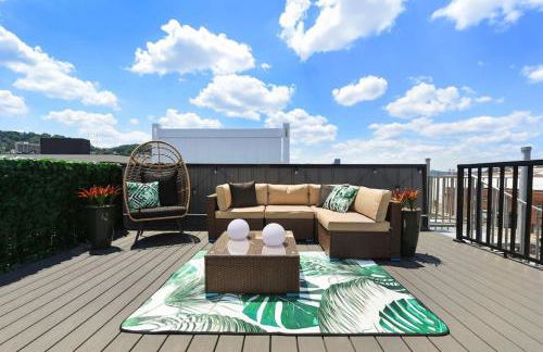 HostWise Stays - The Charlotte - Rooftop patio, Garage Parking, Prime Location, Large 3 Story Home - Foto 3