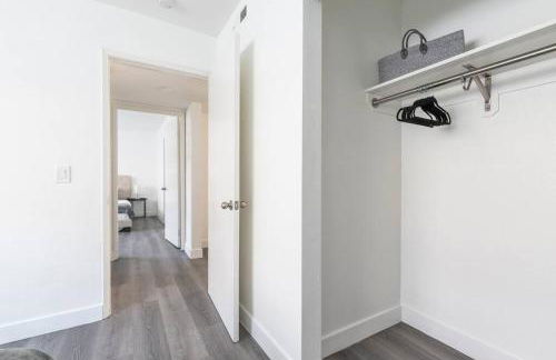 City Retreat Minutes to DT - Foto 25