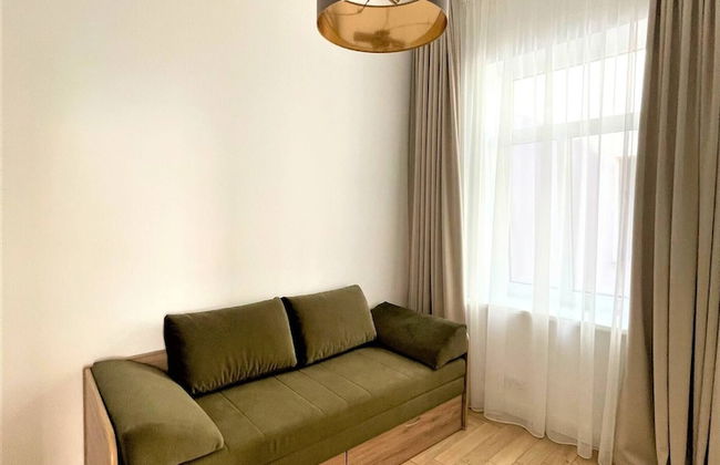 Picturesque Old Town Apartment With Balcony - Photo 4