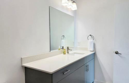 Luxury 2B2B Penthouse with Balcony Downtown 542Blvd - Foto 13