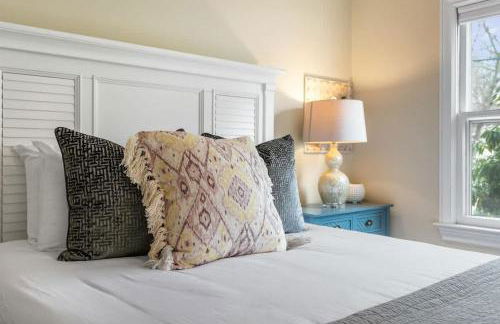 Colonial Cottage with Hot Tub & Sauna-Family Friendly - Photo 18