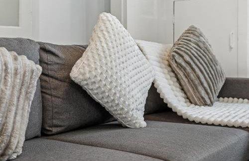 Crew Quarters - Your Ideal Stay in Bury - Photo 17