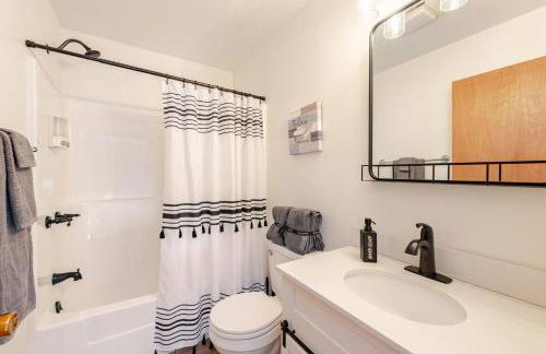 Cozy Cabin at Poconos With Hot Tub and Fire Pit - Foto 21