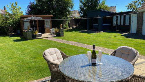 BeRo Bungalow with a hot tub & a large garden! - Foto 2, Garden