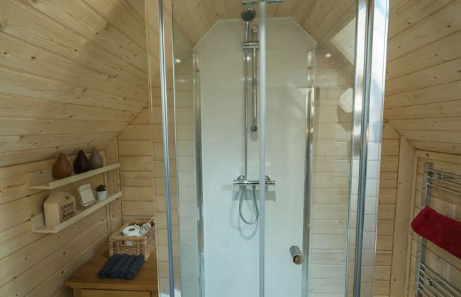 1-bed Cabin, 2 Adults, Outdoor Bath & Wood Burner - Photo 11