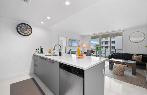 Luxury Condo with Rooftop Pool - 5-Min to Beach - Foto 15