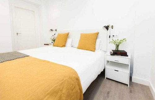 ISG Apartments Downtown family haven Free parking spot - Foto 12