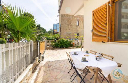 Piano terra sul lungomare con parcheggio - Foto 1