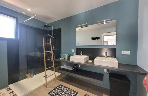 Maison Moderne en Bordure de Forêt, Idéale pour 8/10 Pers, à 2km de la Plage avec WiFi et Terrasse - FR-1-777-6 - Foto 11