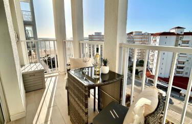 GATU Villa Salada, junto la playa, parking, terraza, aire acc, piscina, wifi Sólo familias o grupos mayores de 21 años - Foto 1