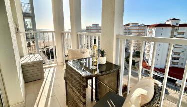 GATU Villa Salada, junto la playa, parking, terraza, aire acc, piscina, wifi Sólo familias o grupos mayores de 21 años - Foto 1