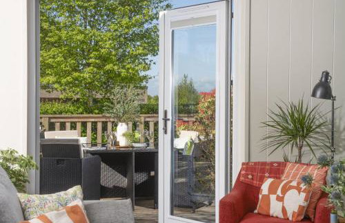 Cedar Lodge, Strawberryfield Park - Photo 20