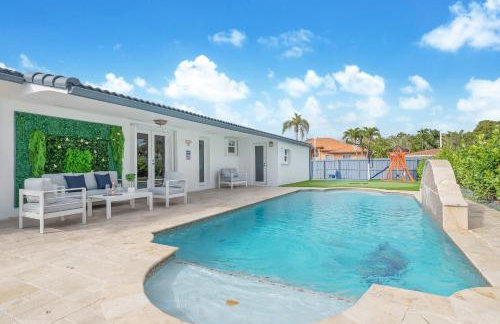 Le Femme Paradise - Htd Pool, Mini Golf, 5 Bedrooms, Jacuzzi, Game Room, BBQ,Pickleball - Photo 14