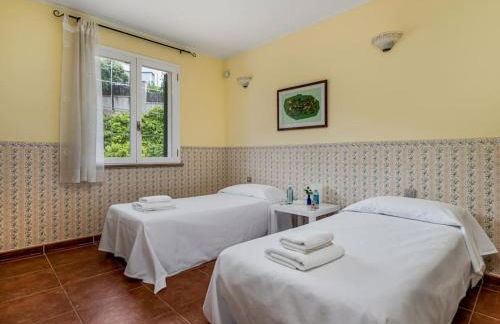 Architectural jewel between sea and mountains - Foto 39