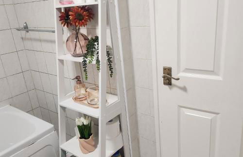 Tettenhall Road Retreat - Modern Apartment - Photo 16