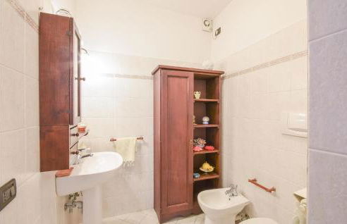 2 Bedroom Awesome Home In Vado Ligure - Foto 24