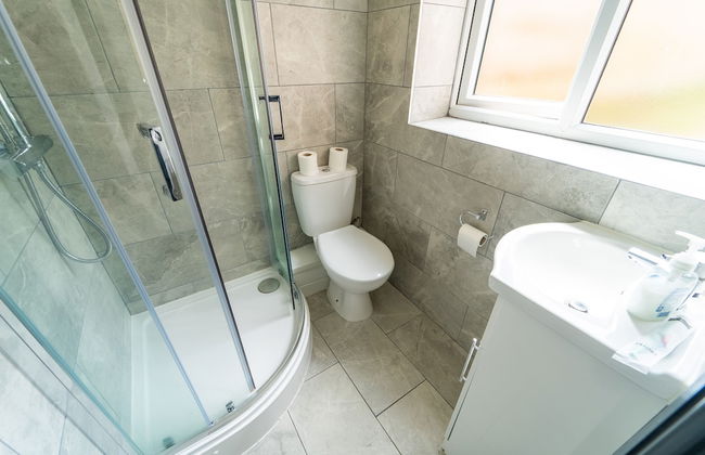 Spacious Studio Near City Centre! - Photo 9