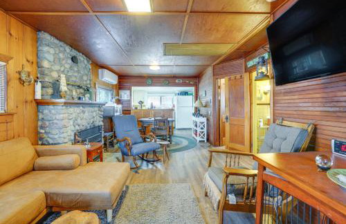 Hunting & Fishing Base! Rustic Otter Lake Cabin - Foto 2