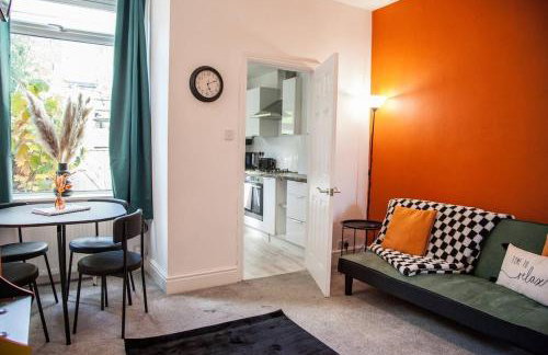 Manchester 3BR House Contractor Hospital Uni - Foto 3