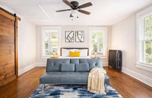 Cozy & Updated Unit in the Heart of the Highlands - Foto 3