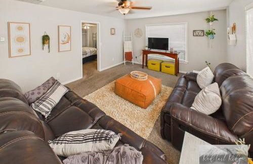 Main St New with AC Monthly stays Charming Cottage KING BED - Foto 2