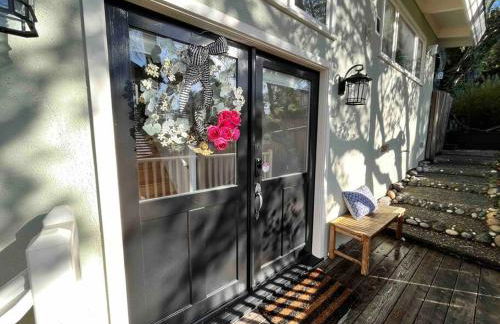 Gorgeous 3-bdrm home, walk to town and beach - Photo 30