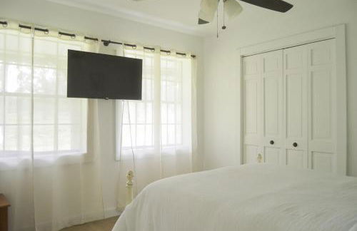 Gorgeous 10 Acre Modern Farmhouse & Private Pond - Photo 12