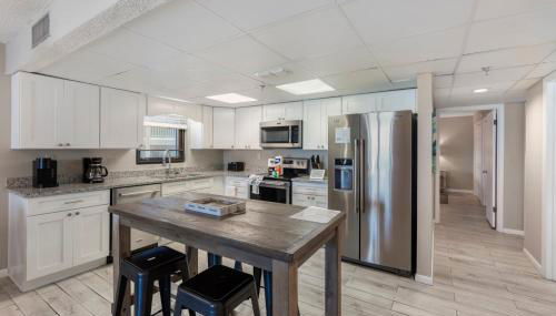 Watercrest 210- Sleeps 12 - Thomas Drive Retreat - Photo 2, stove, dishwasher, toaster, minibar