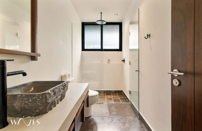 2BR w Private Pool - Steps Away From the Beach - Photo 24