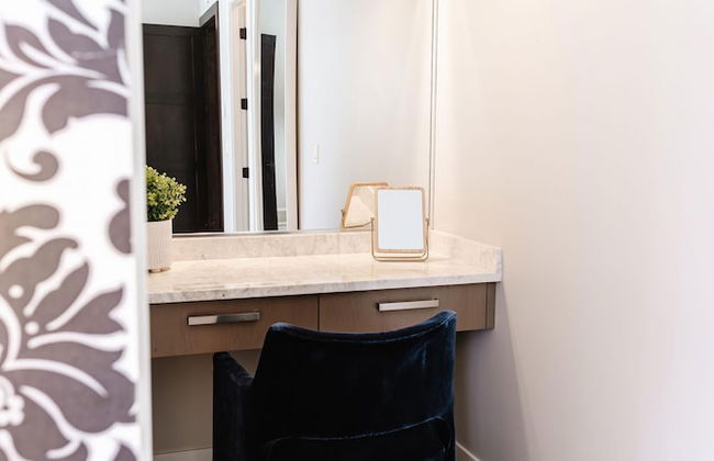 Lakeview Luxury Home in Vineyard w Infinity Pool hot tub - Photo 32