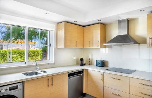 Apartamento no Condomínio Baia Village com Piscina - Foto 14