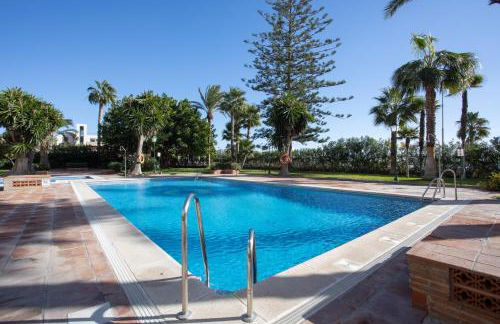 Apartamento en primera línea de playa con piscina - Photo 45