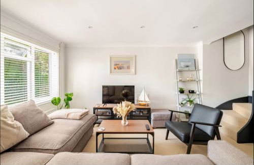 Modern Coastal Cottage, Hottub, Parking, Pets welcome - Foto 2