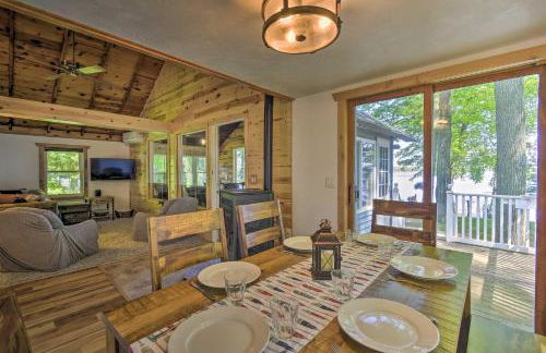 White Lake Home with Patio, Fire Pit, Boat Dock! - Foto 8