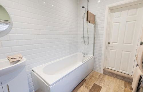 'Weston House' Newly Renovated Family and Workspace Business Cosy Home in Runcorn, Cheshire ENTIRE HOUSE - Foto 9