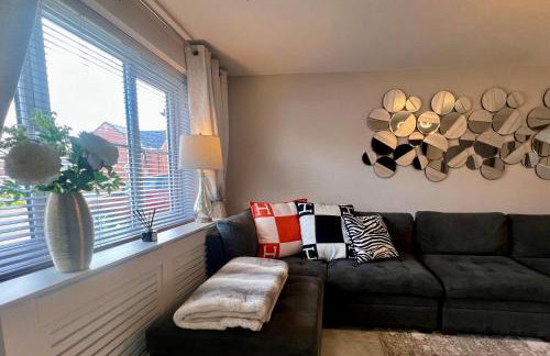 Ultra Modern large 4 bed executive home Durham - Photo 37