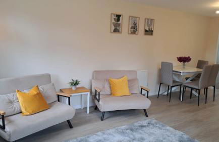 MODERN 2 BED BUNGALOW SLEEPS 4 Pet friendly - Photo 3